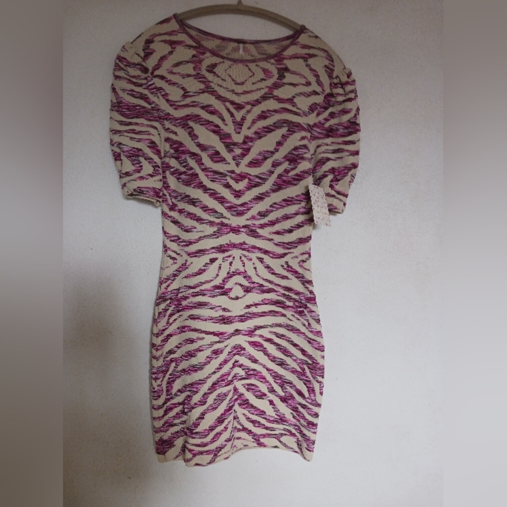 Dress Free People short size Medium, Zebra pattern  Ivory Pink Puff sleeves